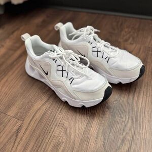 Nike White and Black Sneakers with Chunky Silhouette